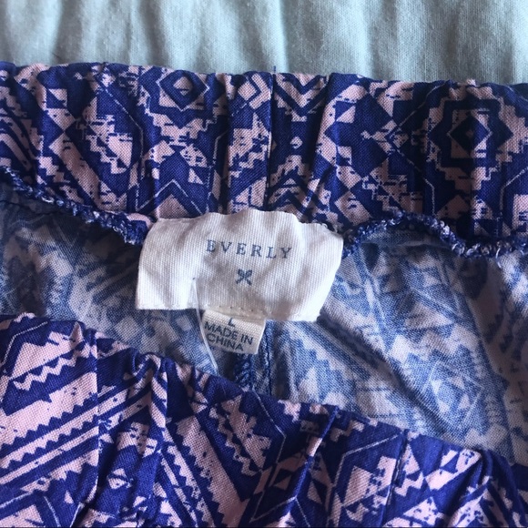 Everly blue and blush print elastic waist shorts. - Picture 3 of 3